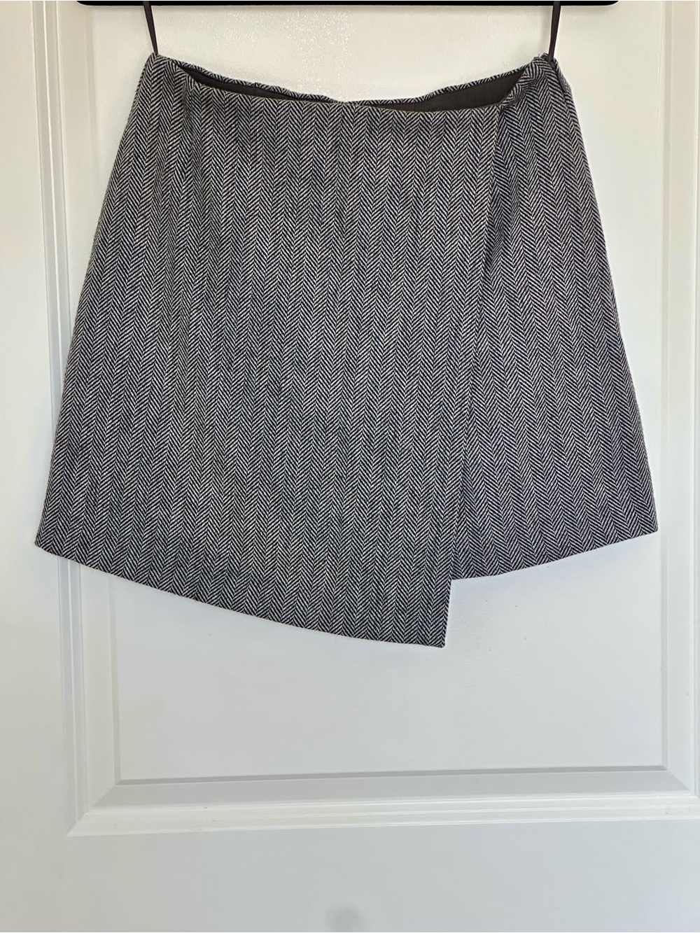 Uniqlo Black & White Asymmetrical Herringbone Skort